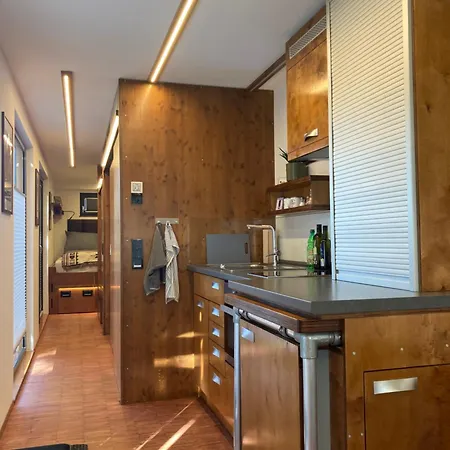 Tiny House Im Seecontainer Mit Parkplatz, Glasfaser, Veranda Und Gehobener Ausstattung Feriehus *