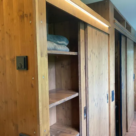 Tiny House Im Seecontainer Mit Parkplatz, Glasfaser, Veranda Und Gehobener Ausstattung Coburg