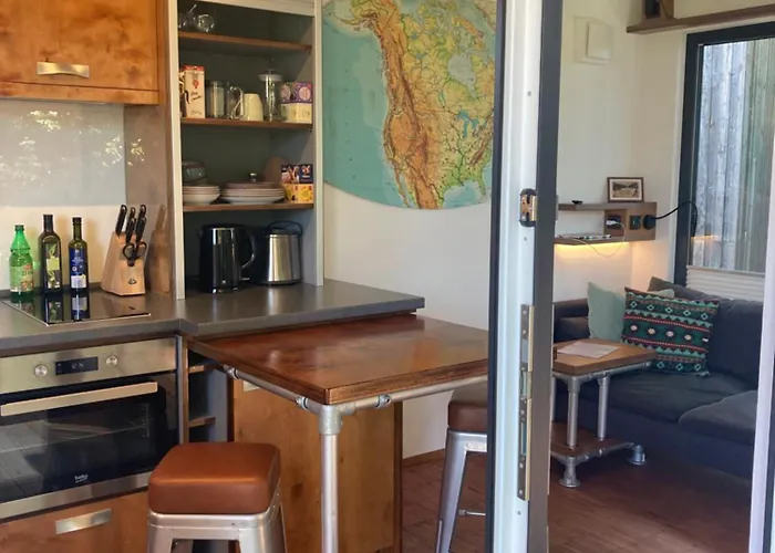Tiny House Im Seecontainer Mit Parkplatz, Glasfaser, Veranda Und Gehobener Ausstattung * Coburg