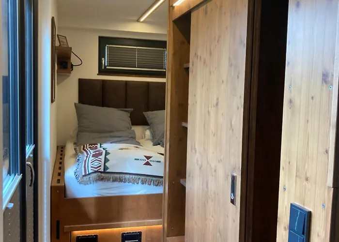 Tiny House Im Seecontainer Mit Parkplatz, Glasfaser, Veranda Und Gehobener Ausstattung *