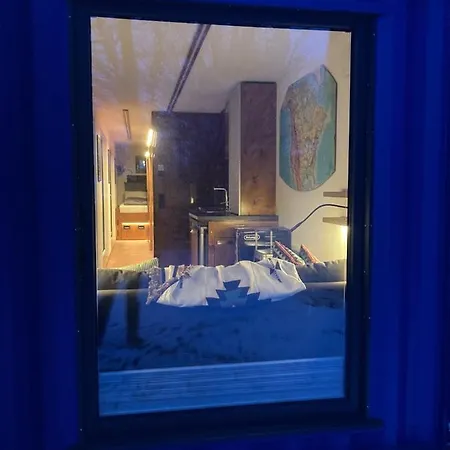 Tiny House Im Seecontainer Mit Parkplatz, Glasfaser, Veranda Und Gehobener Ausstattung Кобург