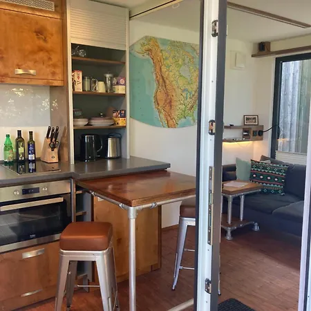 Tiny House Im Seecontainer Mit Parkplatz, Glasfaser, Veranda Und Gehobener Ausstattung * Coburg