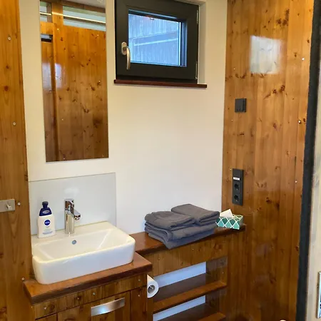 Casa de Férias Tiny House Im Seecontainer Mit Parkplatz, Glasfaser, Netflix, Veranda Und Gehobener Ausstattung Coburg