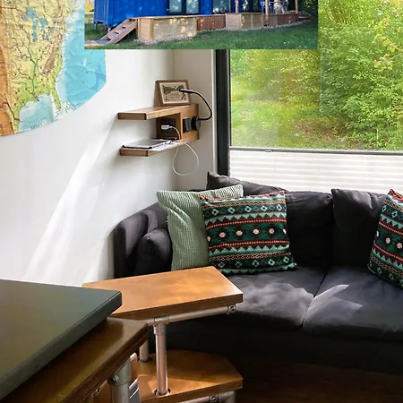 Tiny House Im Seecontainer Mit Parkplatz, Glasfaser, Veranda Und Gehobener Ausstattung Coburg