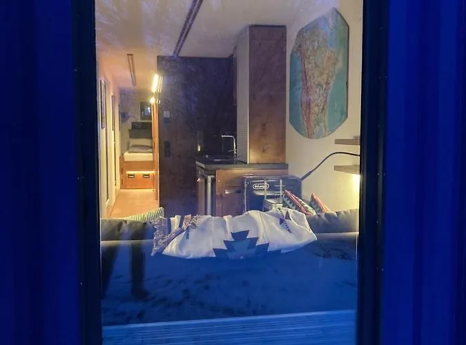 Tiny House Im Seecontainer Mit Parkplatz, Glasfaser, Netflix, Veranda Und Gehobener Ausstattung Coburg