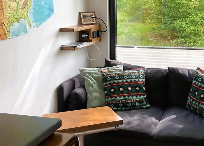 Tiny House Im Seecontainer Mit Parkplatz, Glasfaser, Netflix, Veranda Und Gehobener Ausstattung Coburg